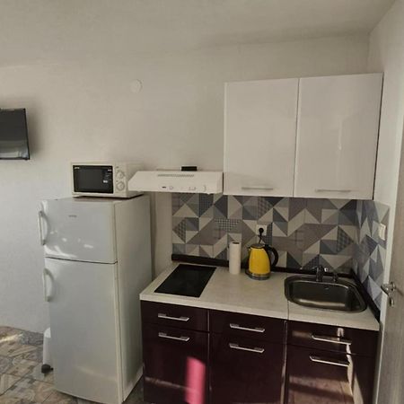 Bajo Apartmany Podgora Bagian luar foto