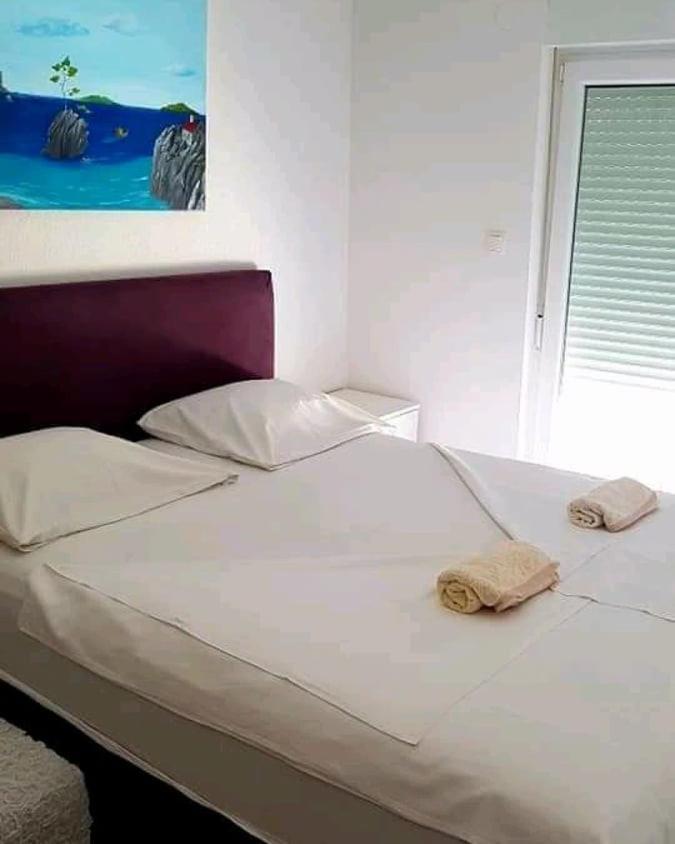 Bajo Apartmany Podgora Bagian luar foto